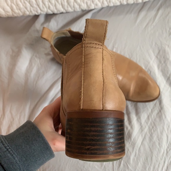 Seychelles leather low Chelsea booties in tan - Picture 4 of 9